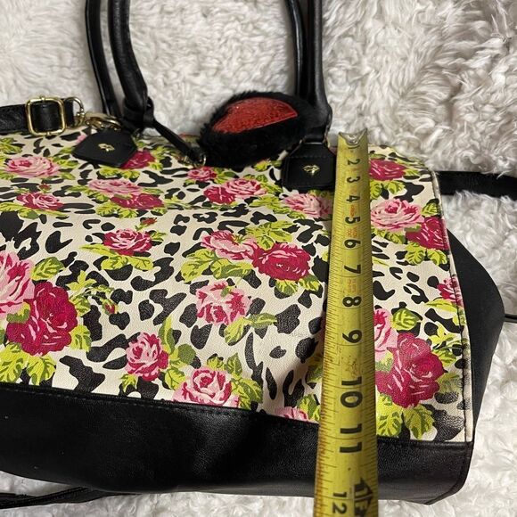 Betsey Johnson floral red roses & cheetah print shoulder bag black trim & straps - Picture 6 of 12